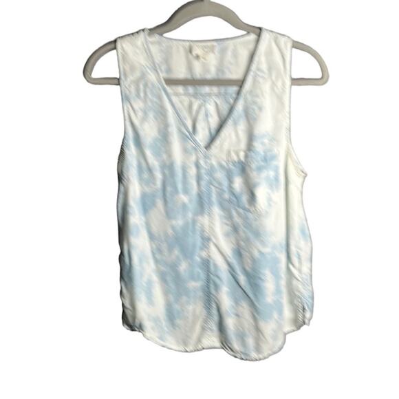 Everly Blue and White Sleeveless Top Size Large - Picture 1 of 8